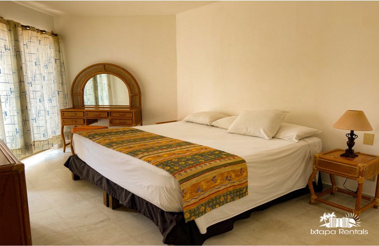 En el interior del Tesoro Ixtapa se encuentra el condominio 515 con: 2 recámaras, baño, cocina, sala, comedor. Ideal para disfrutar unas ricas vacaciones en Ixtapa Zihuatanejo